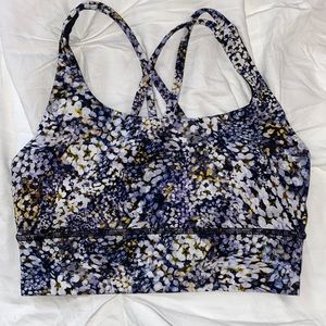 Lululemon sports bra size 4, never worn
